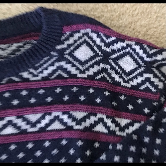 🆕⭐️GAP BEAUTIFUL NAVY/MUTICOLORED SOFT SWEATER/CROPPED SUPER CUTE& COMFY NWOT! - Picture 2 of 5